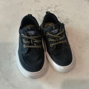 Little boys sperry size 7